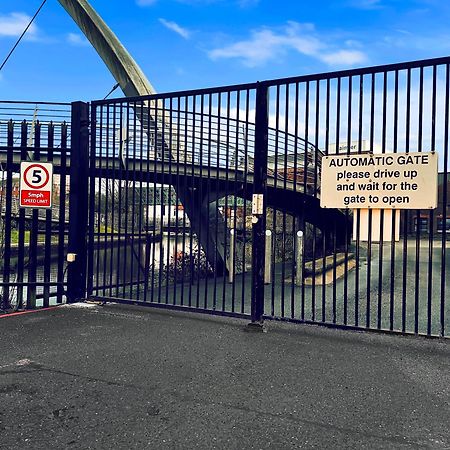 Luxury Waterfront Property With Free Parking Coventry Eksteriør billede