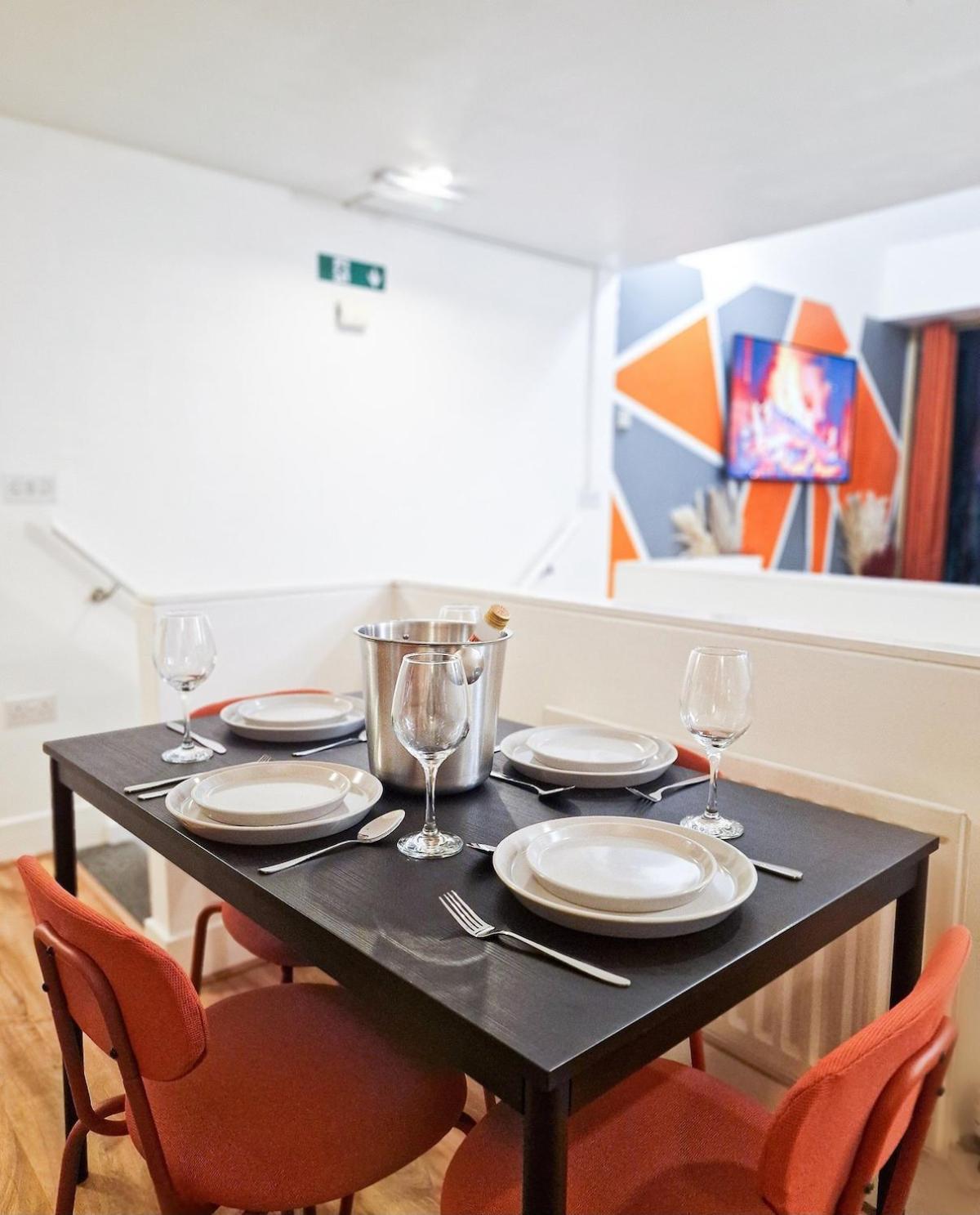 Luxury Waterfront Property With Free Parking Coventry Eksteriør billede