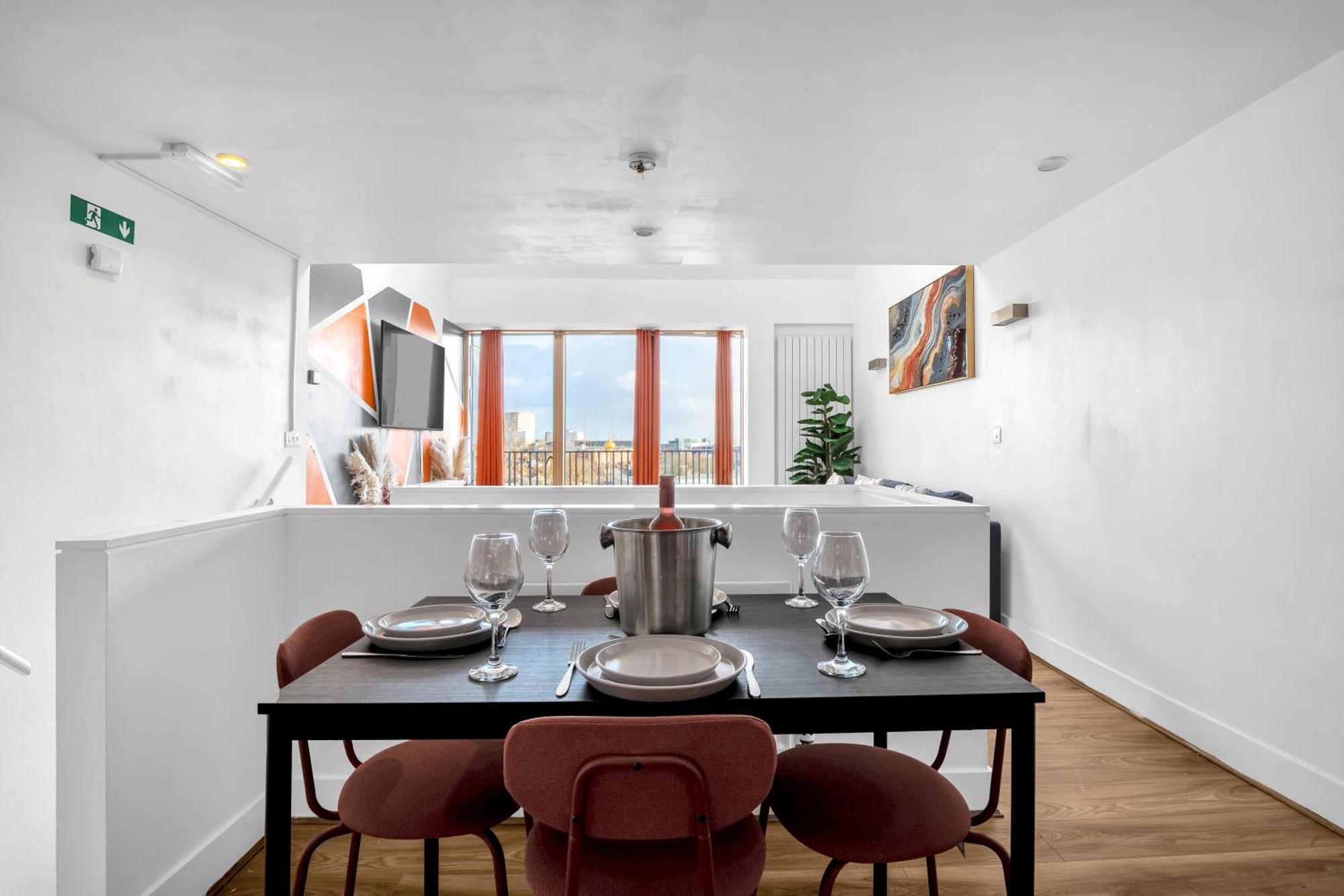 Luxury Waterfront Property With Free Parking Coventry Eksteriør billede