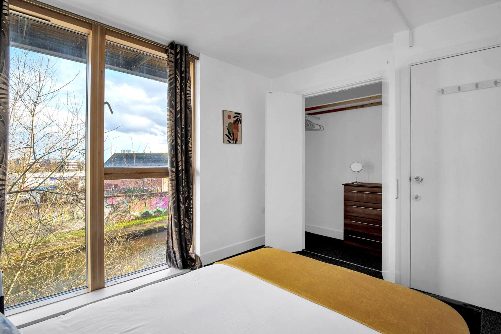 Luxury Waterfront Property With Free Parking Coventry Eksteriør billede