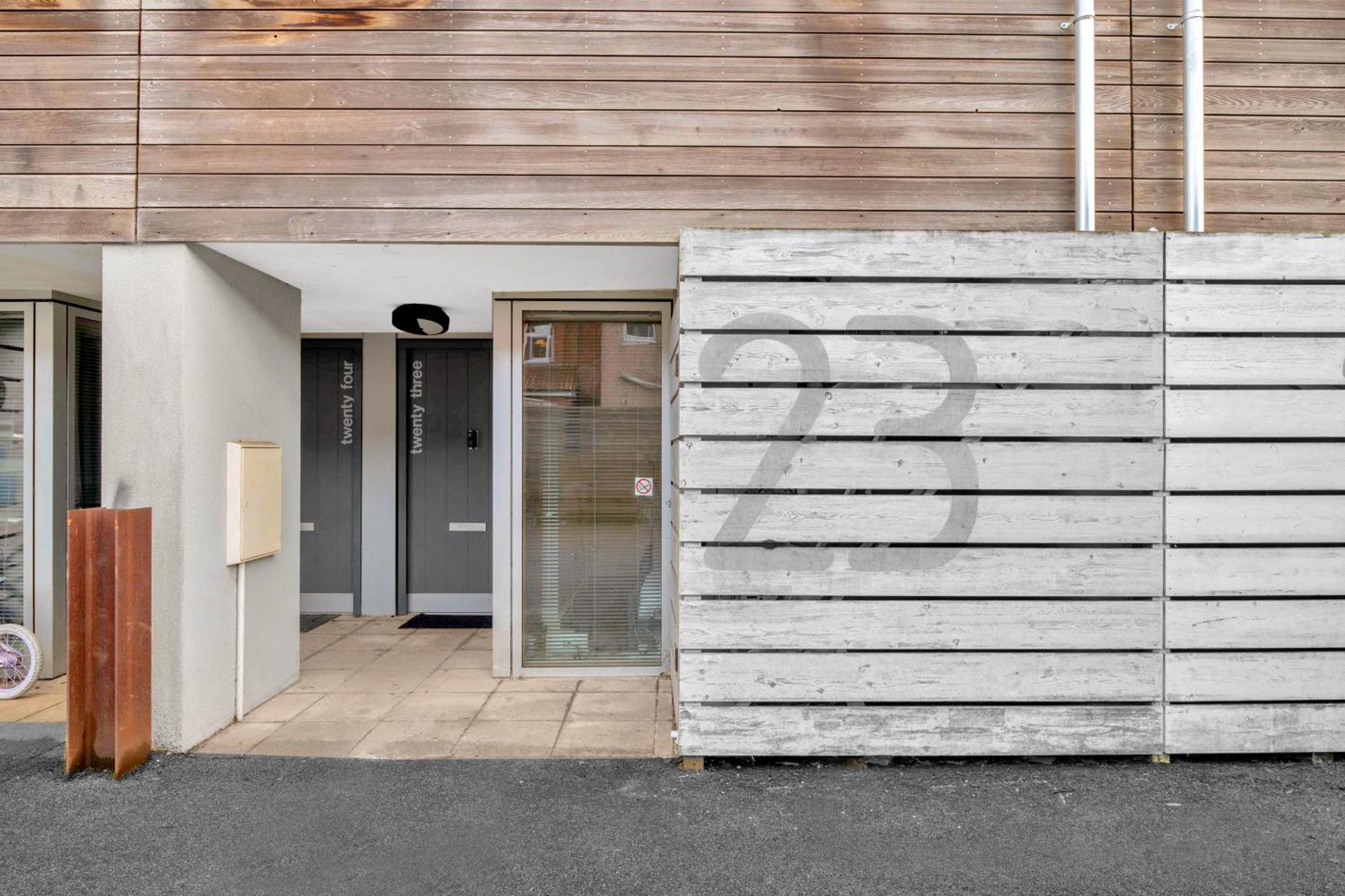Luxury Waterfront Property With Free Parking Coventry Eksteriør billede