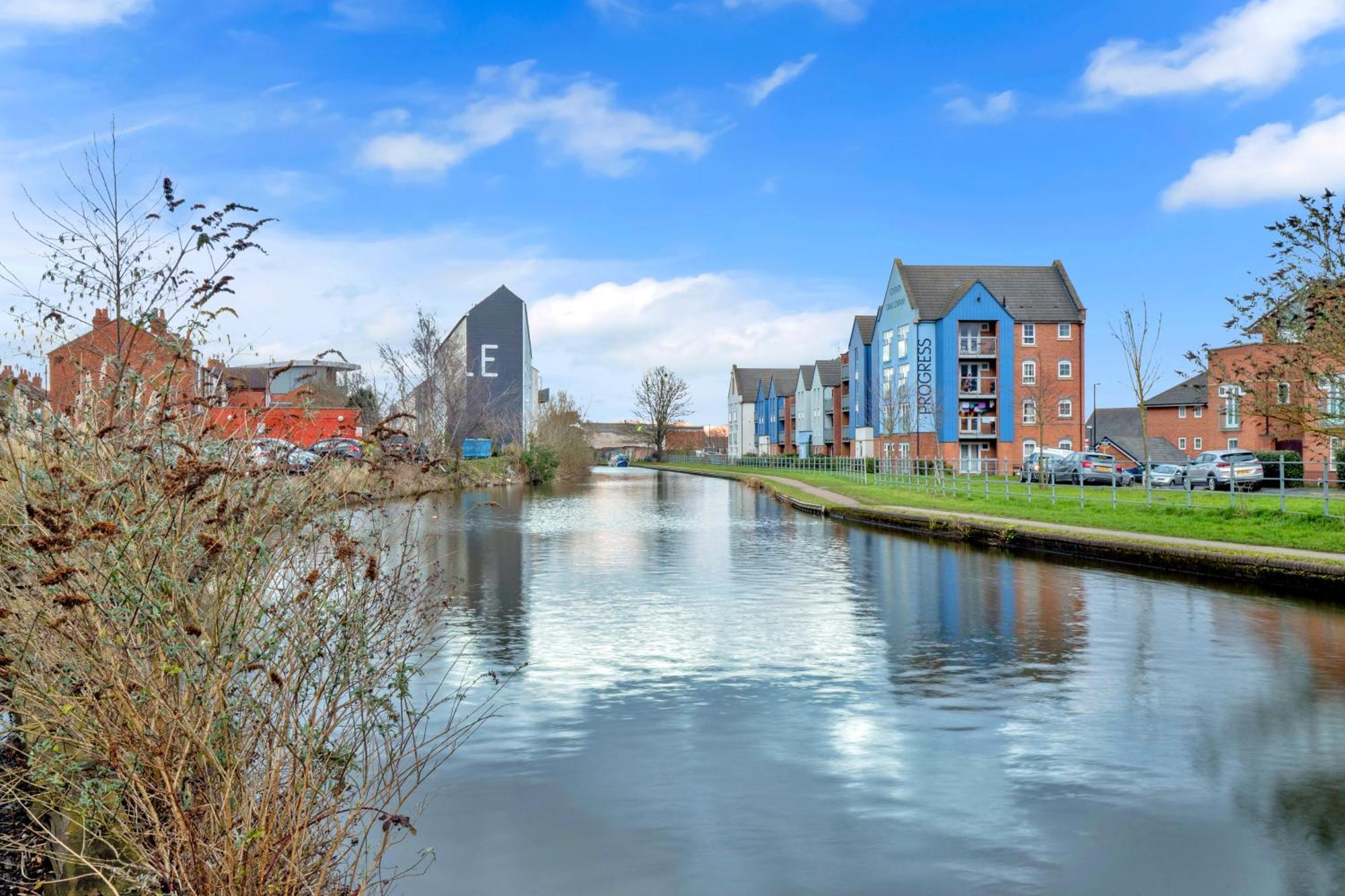 Luxury Waterfront Property With Free Parking Coventry Eksteriør billede