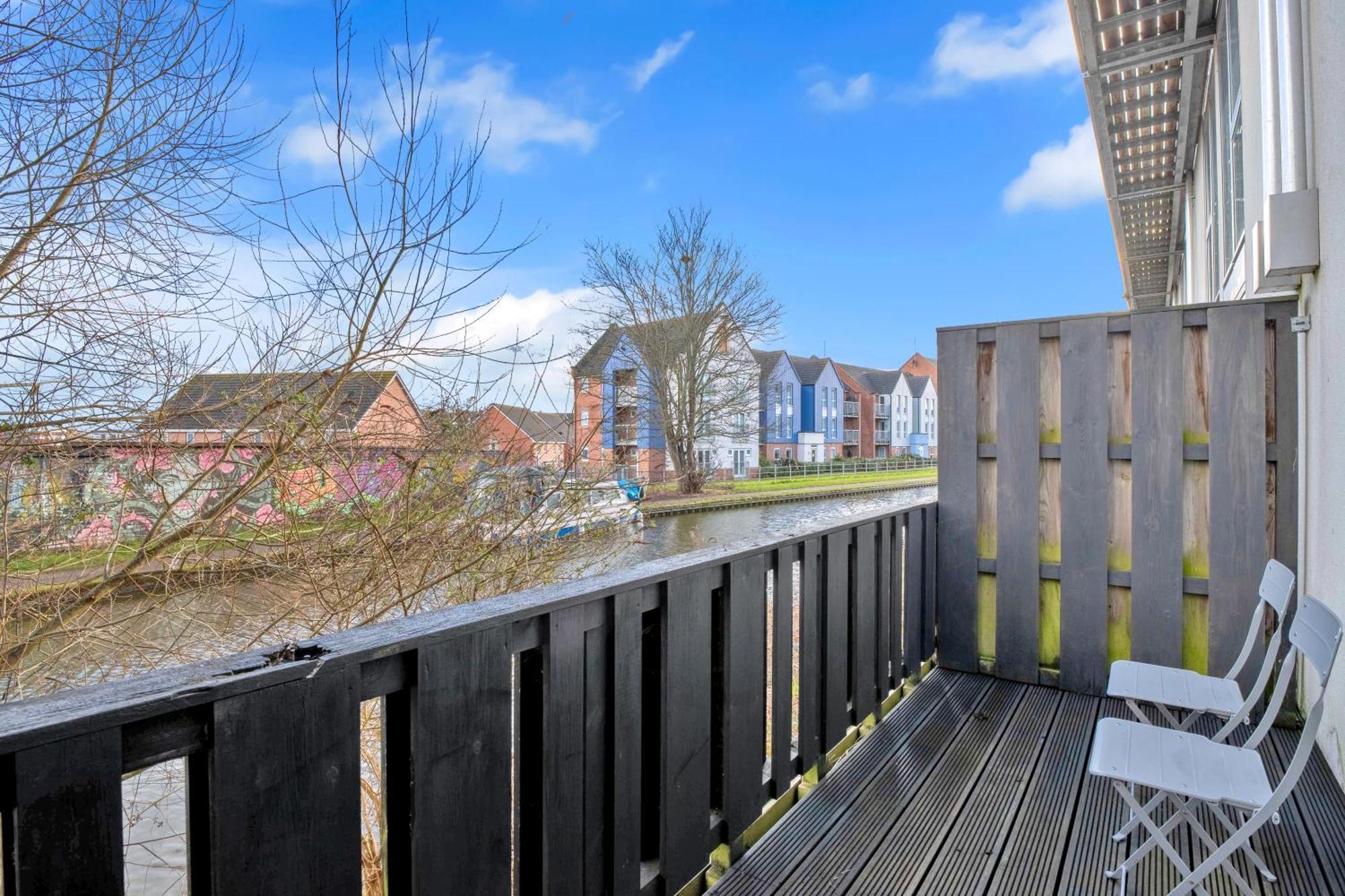 Luxury Waterfront Property With Free Parking Coventry Eksteriør billede