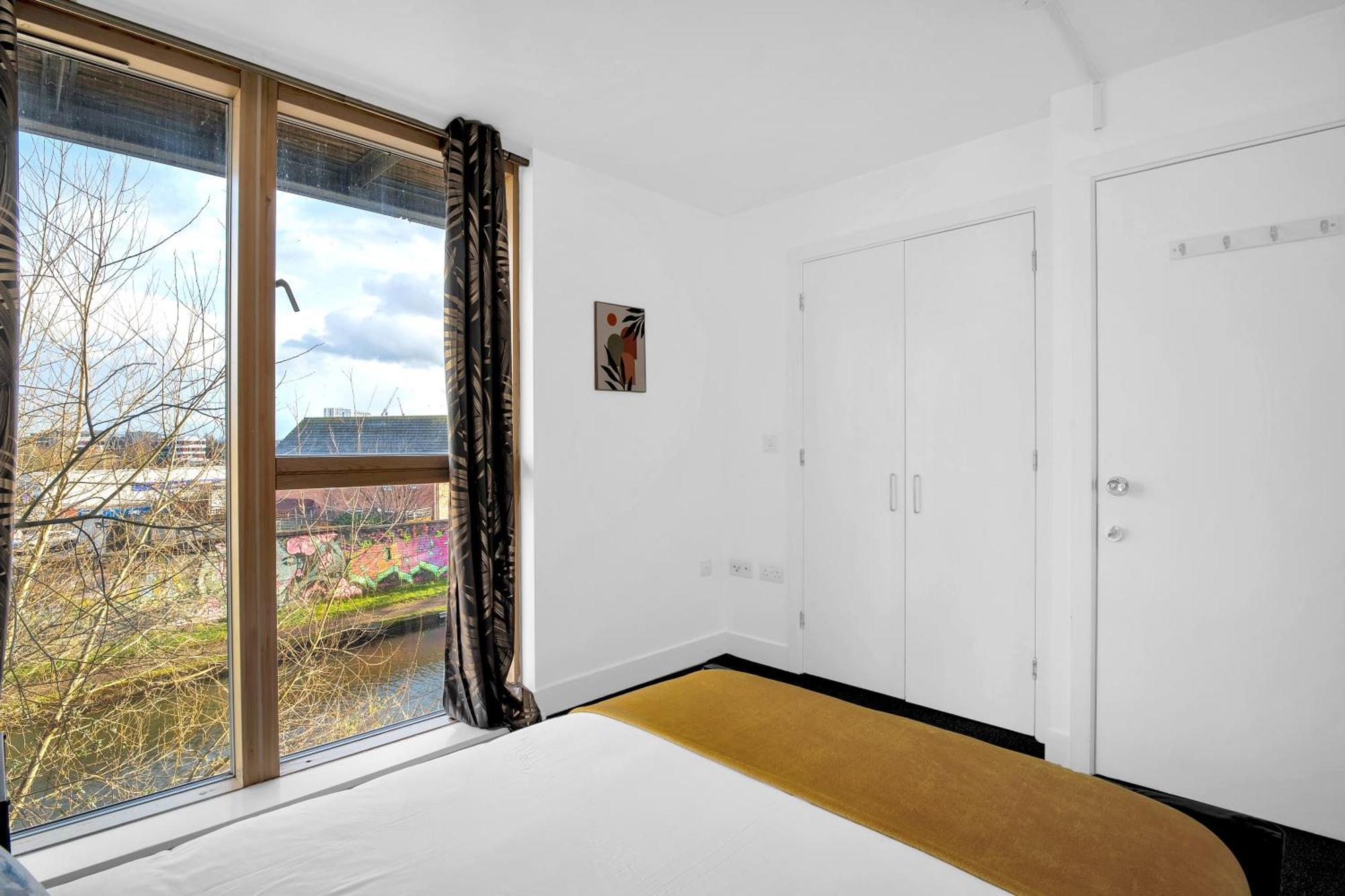 Luxury Waterfront Property With Free Parking Coventry Eksteriør billede