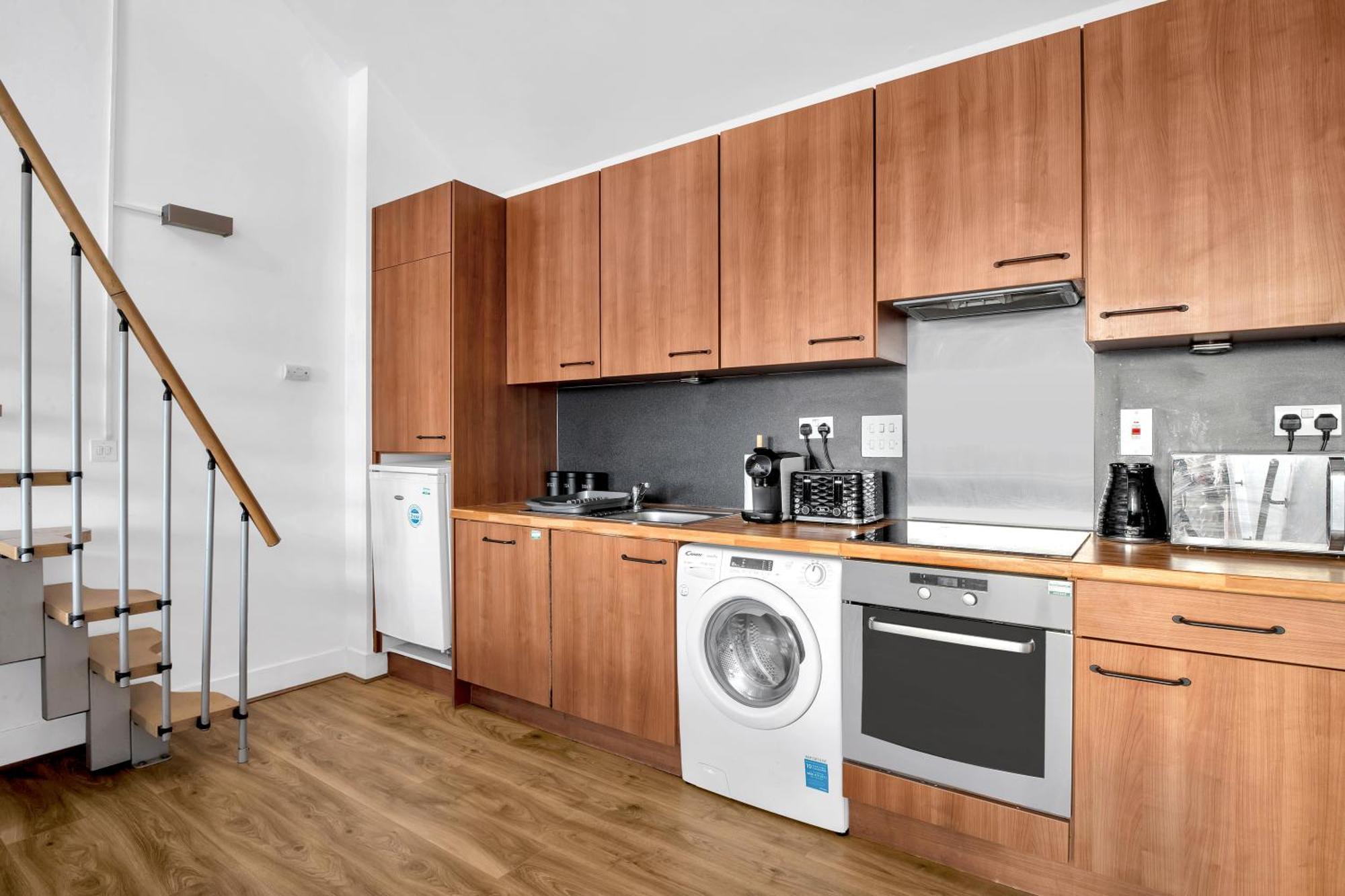 Luxury Waterfront Property With Free Parking Coventry Eksteriør billede
