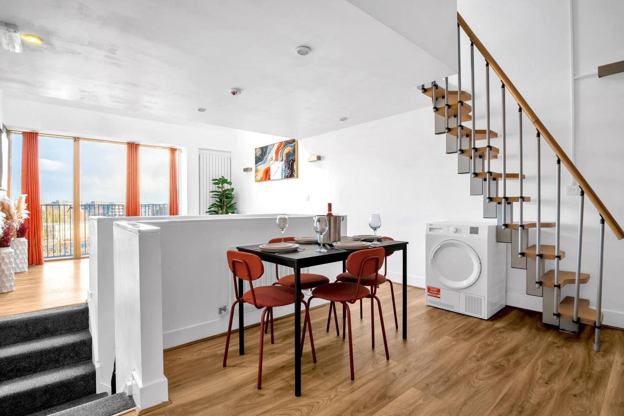 Luxury Waterfront Property With Free Parking Coventry Eksteriør billede