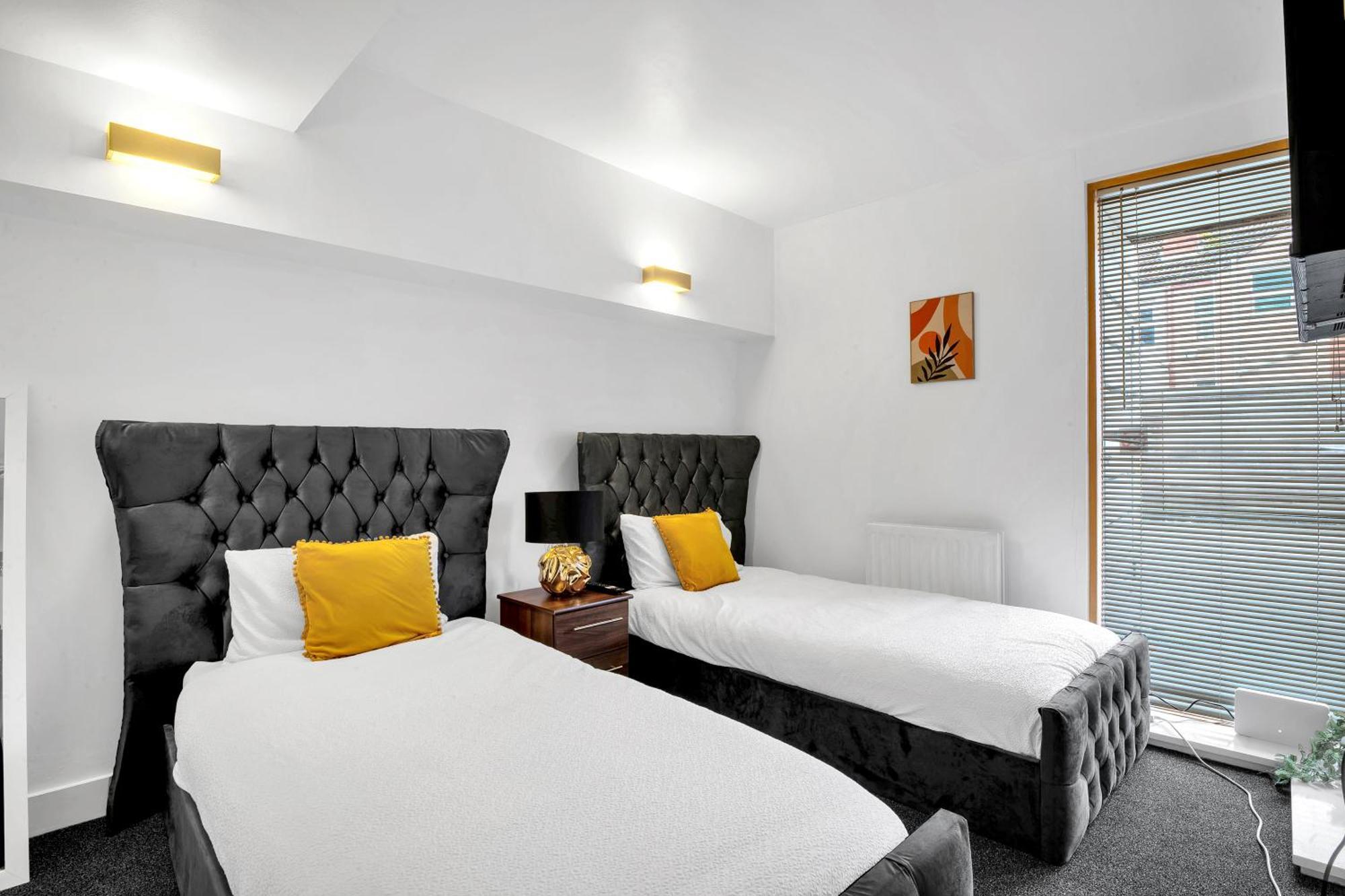 Luxury Waterfront Property With Free Parking Coventry Eksteriør billede