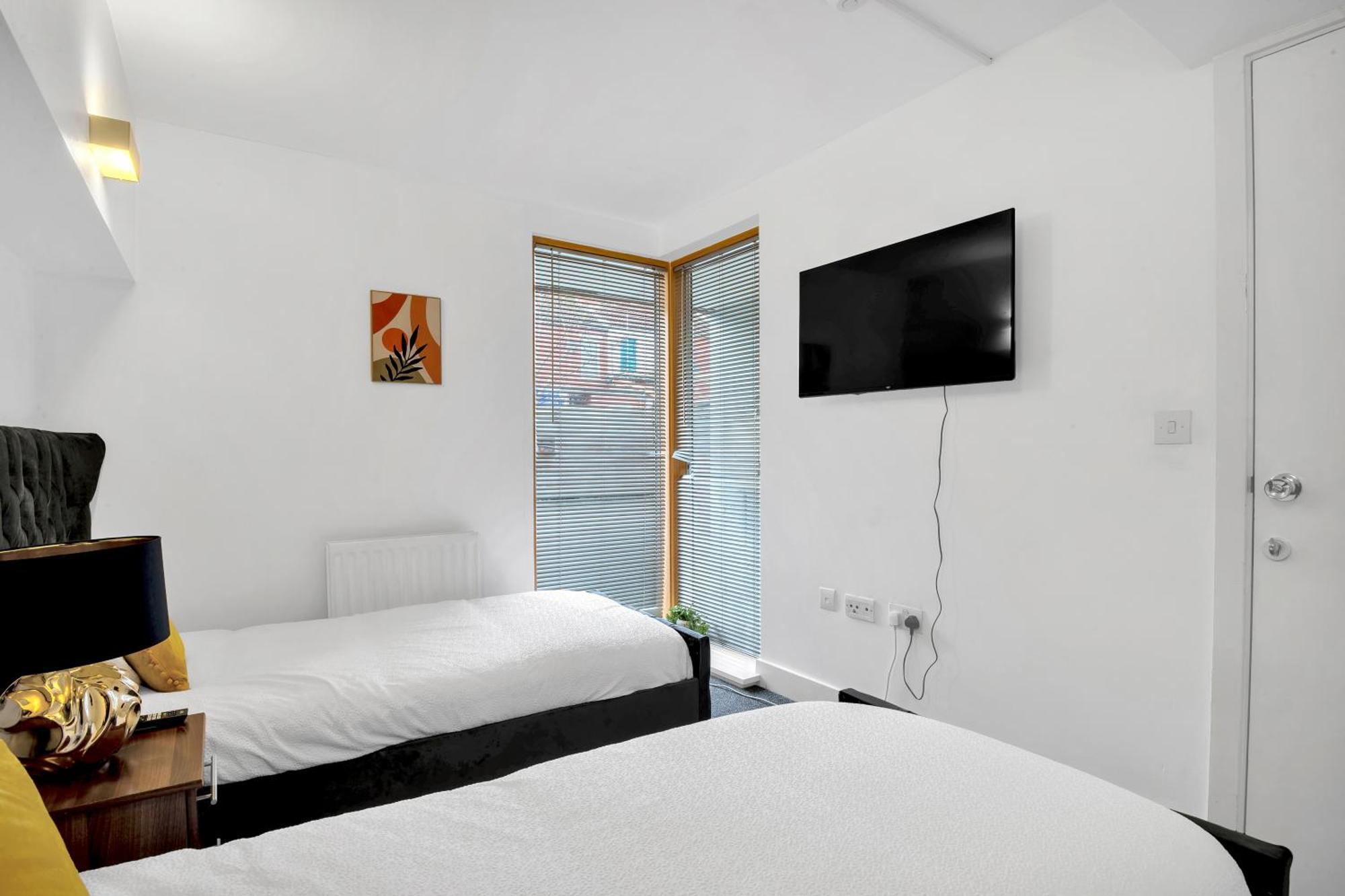 Luxury Waterfront Property With Free Parking Coventry Eksteriør billede