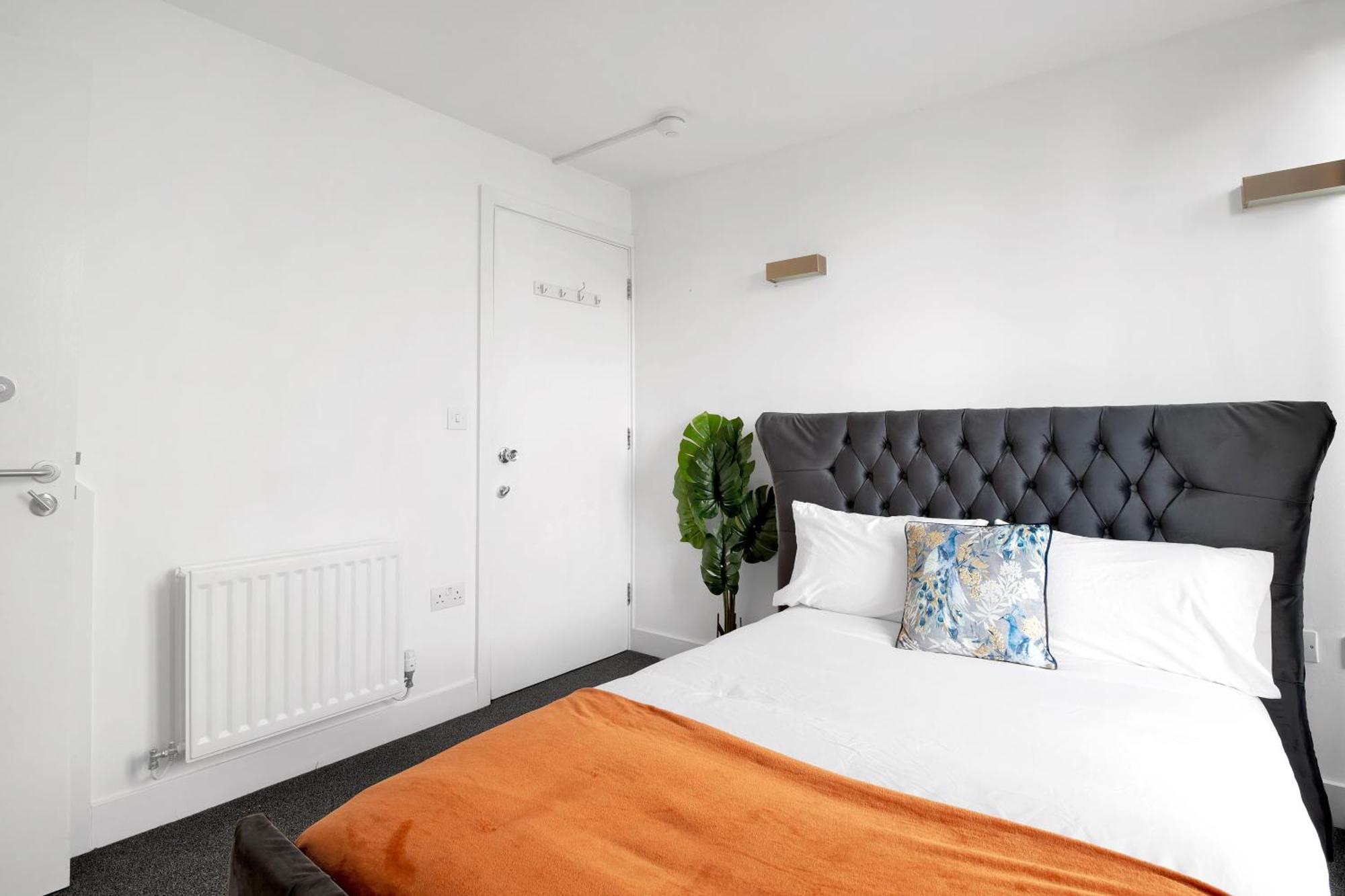 Luxury Waterfront Property With Free Parking Coventry Eksteriør billede