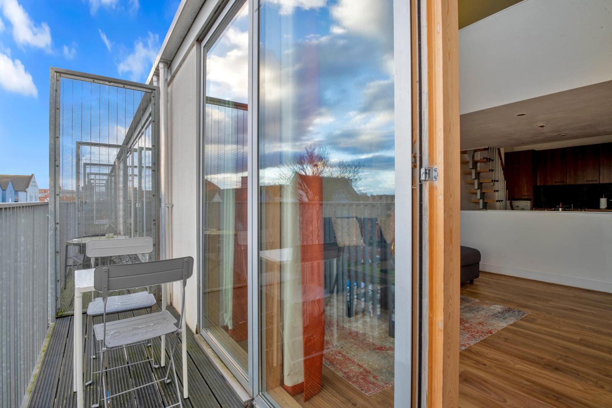 Luxury Waterfront Property With Free Parking Coventry Eksteriør billede