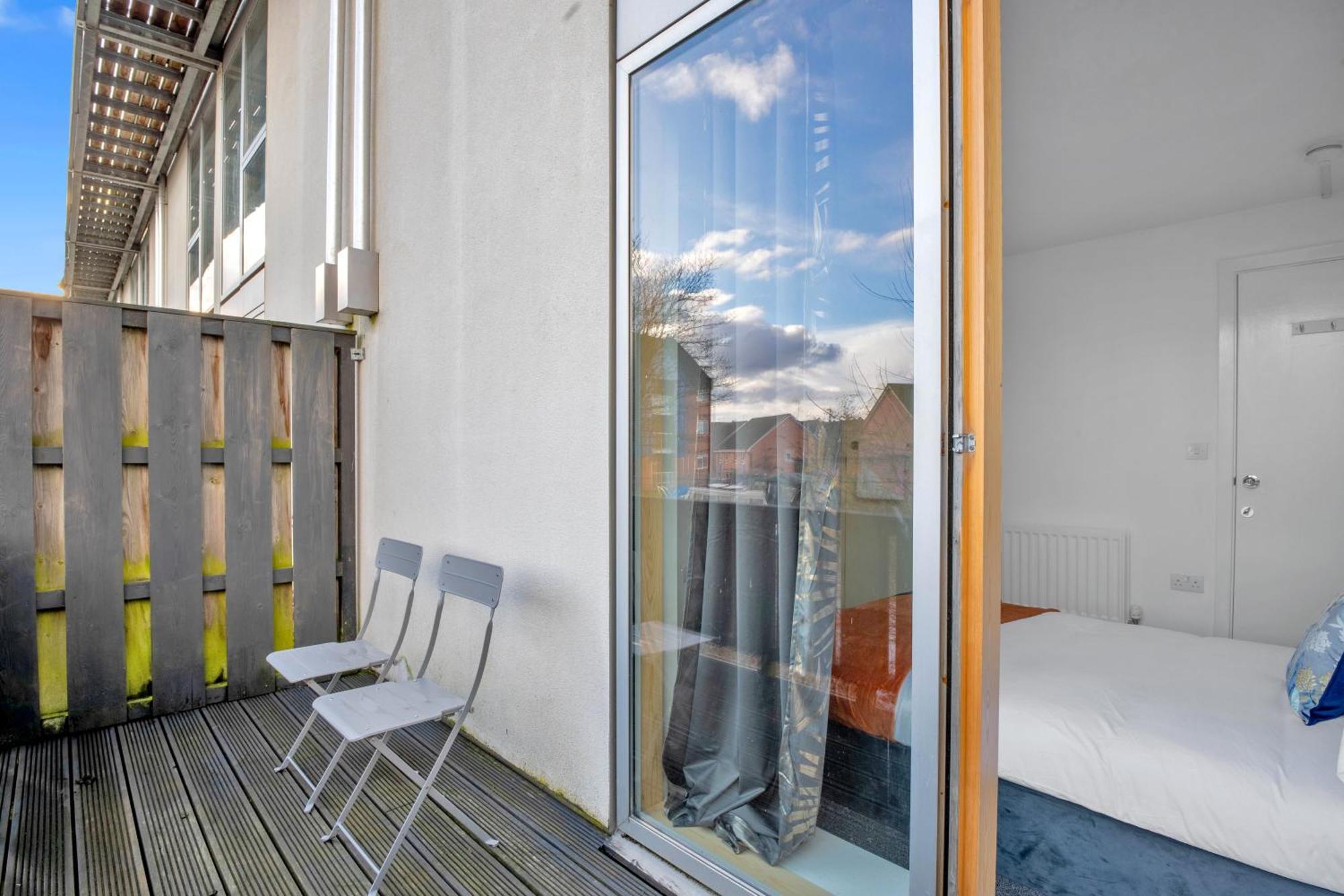 Luxury Waterfront Property With Free Parking Coventry Eksteriør billede