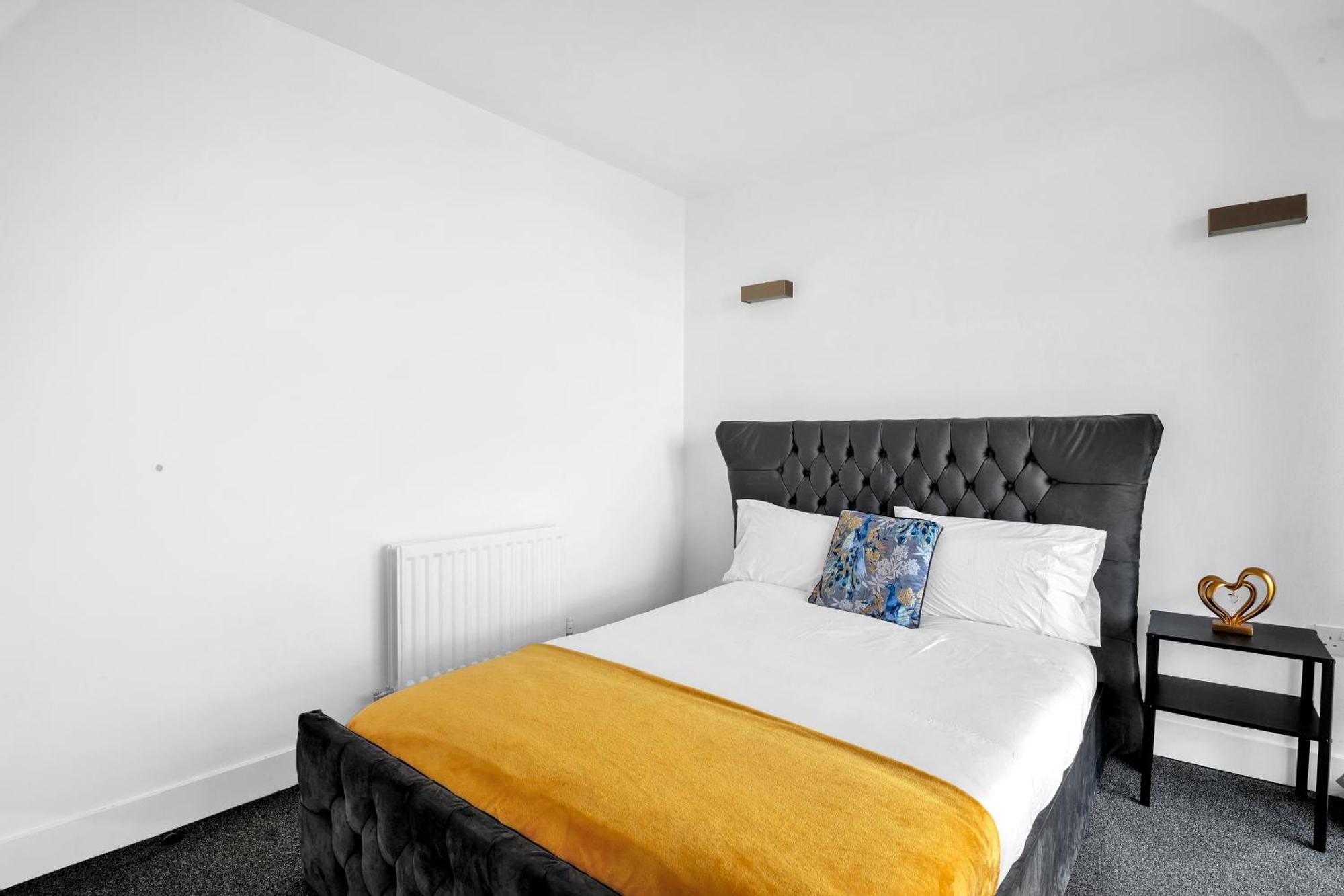 Luxury Waterfront Property With Free Parking Coventry Eksteriør billede