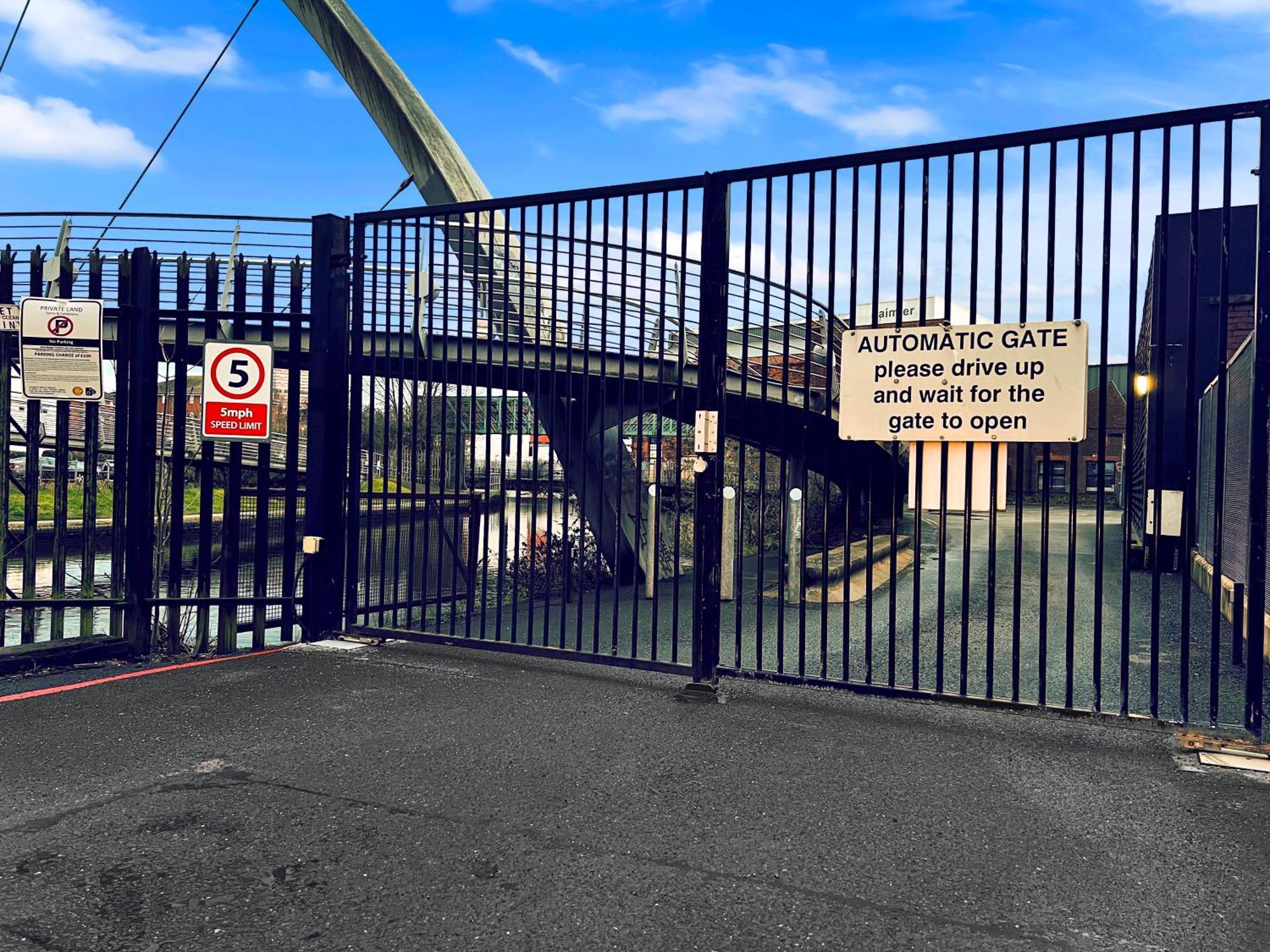 Luxury Waterfront Property With Free Parking Coventry Eksteriør billede