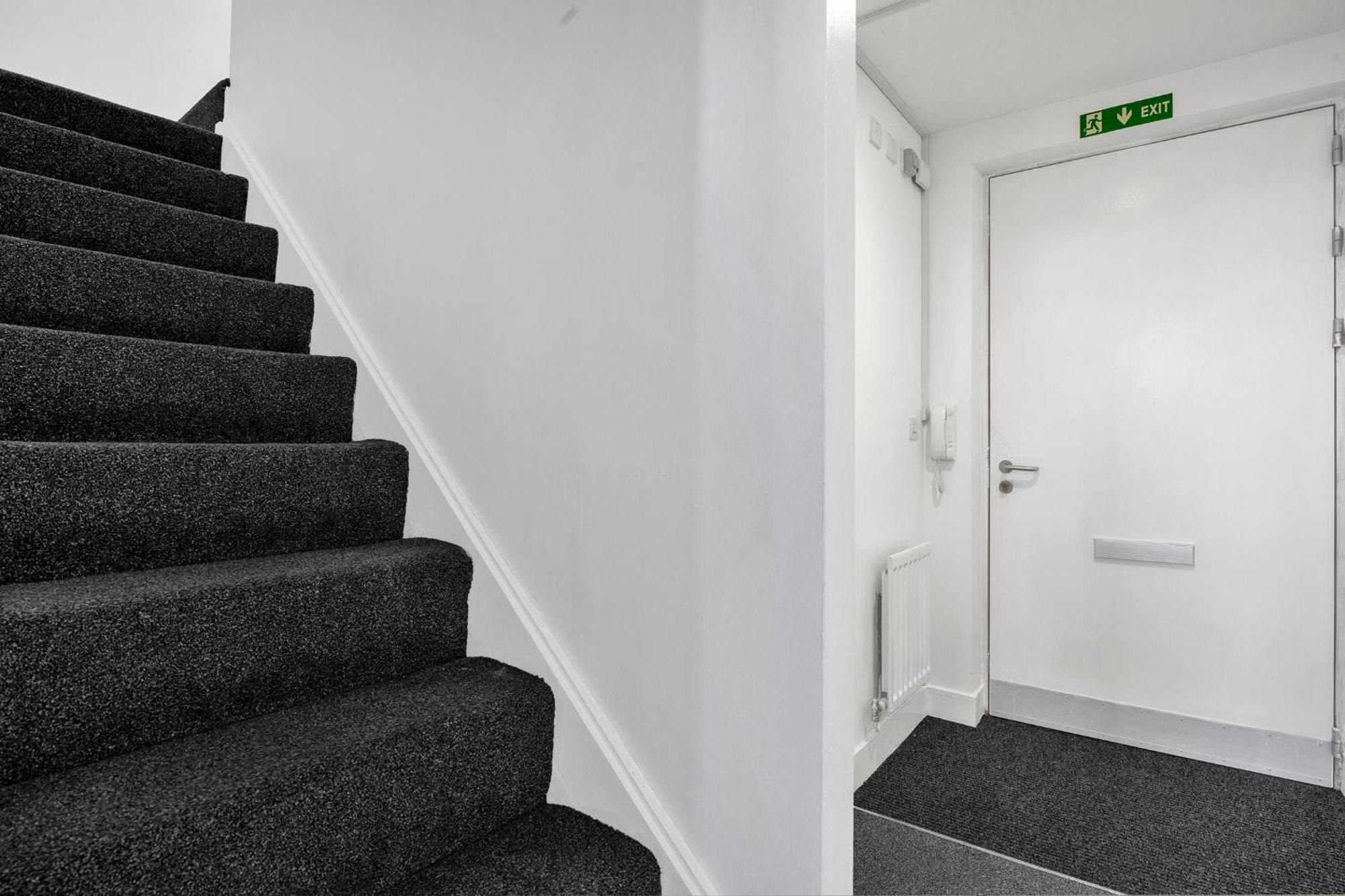 Luxury Waterfront Property With Free Parking Coventry Eksteriør billede